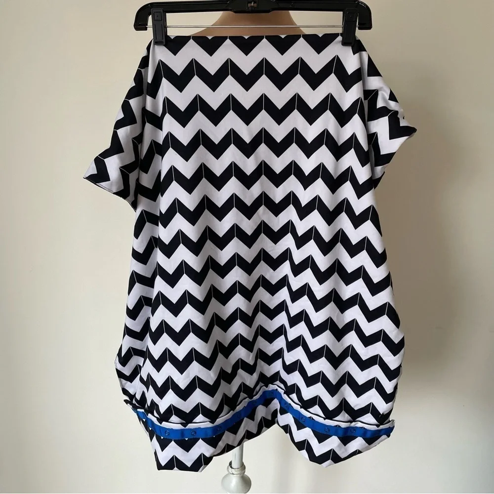 Lululemon Vinyasa Scarf Luon Light Arrow Chevron White Black Snap Button EUC OS
